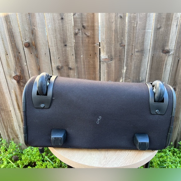 Samsonite Silhouette 8 Black Softside Wheeled Tote - 14" X 17" X 8" - Picture 6 of 7